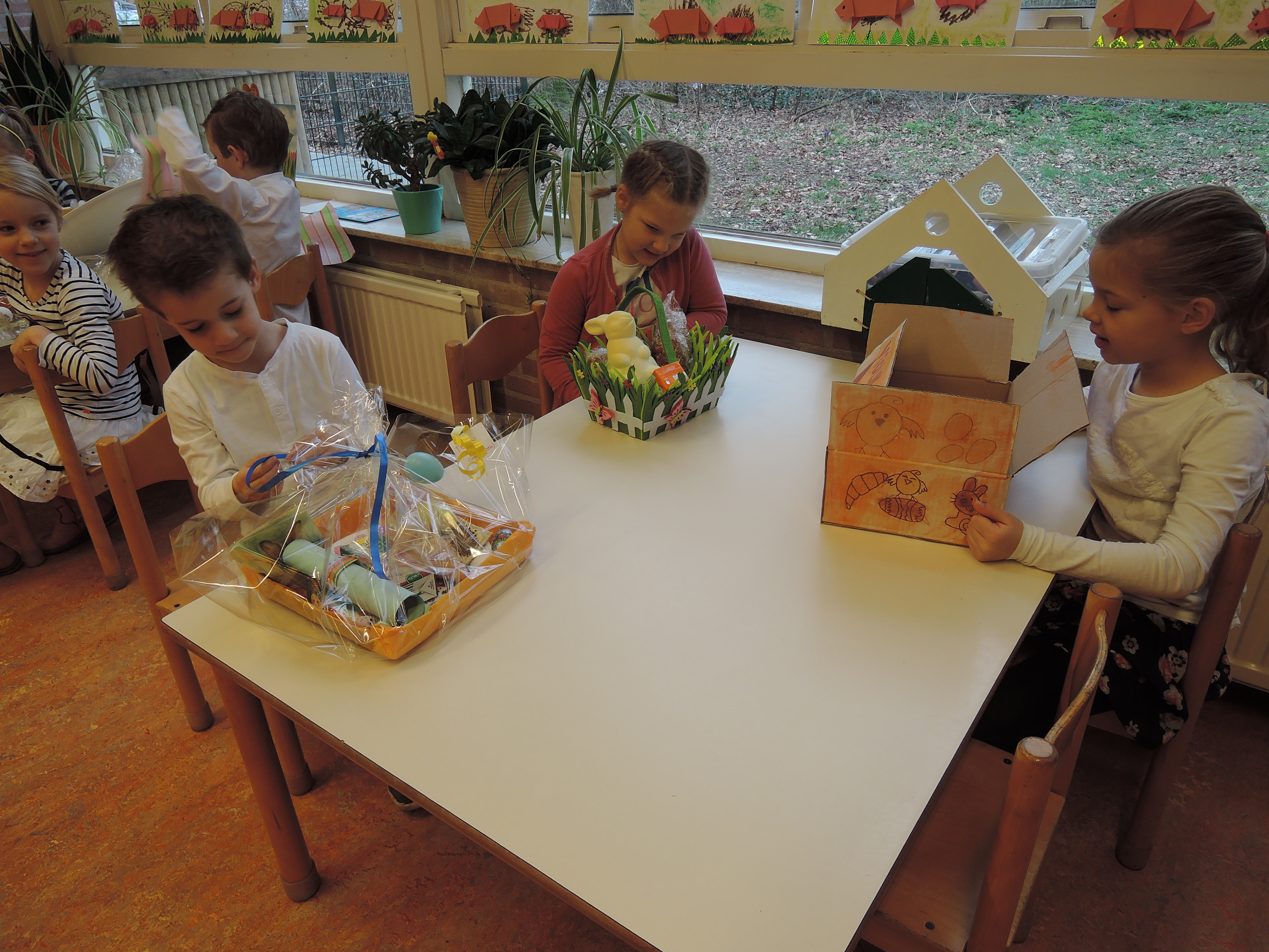 Paasfeest bij de kleuters.