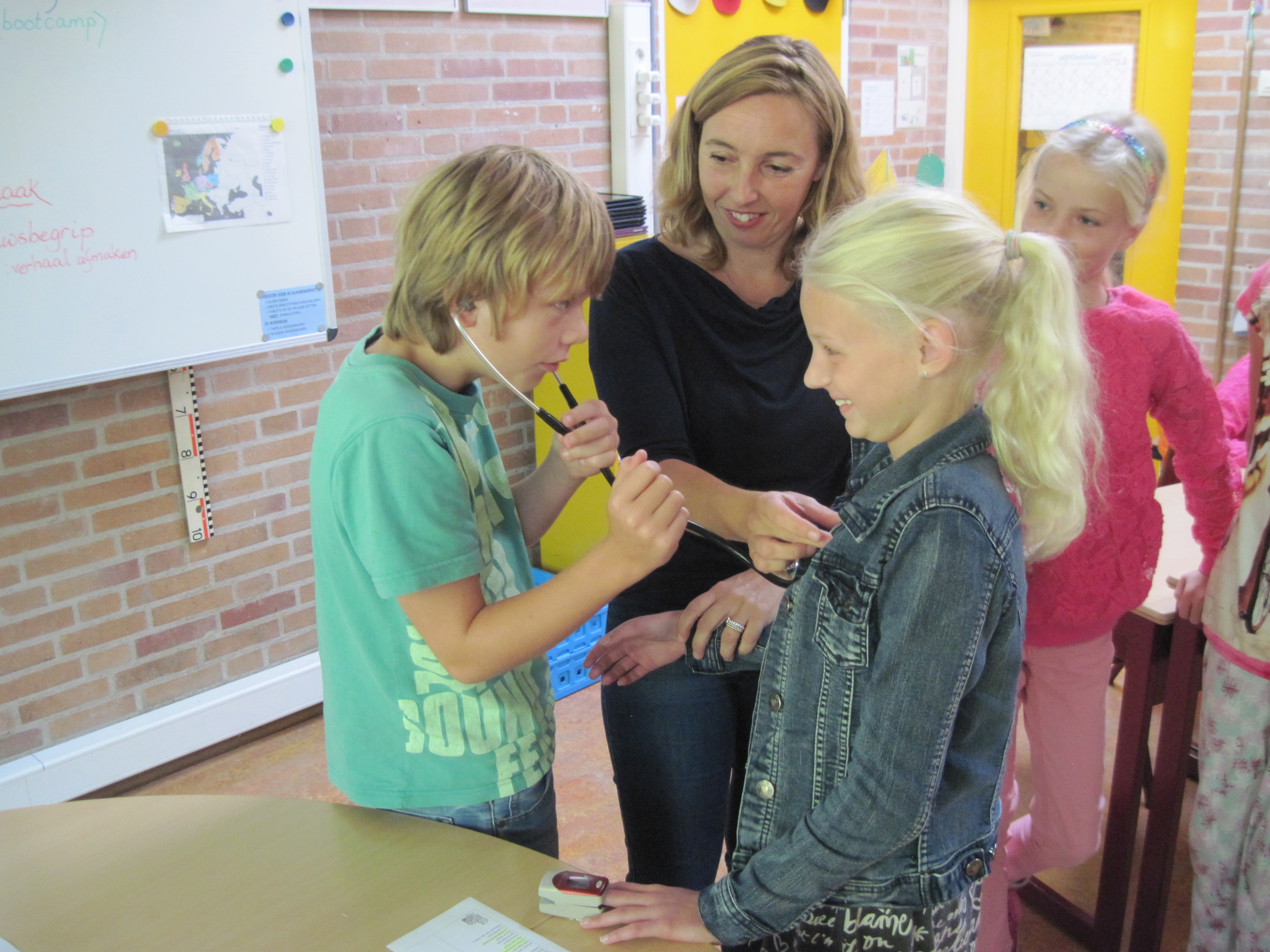 Huisarts op bezoek in groep 7