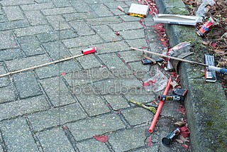 nationalebeeldbank_2014-1-839103-2_vuurwerkresten-op-straat