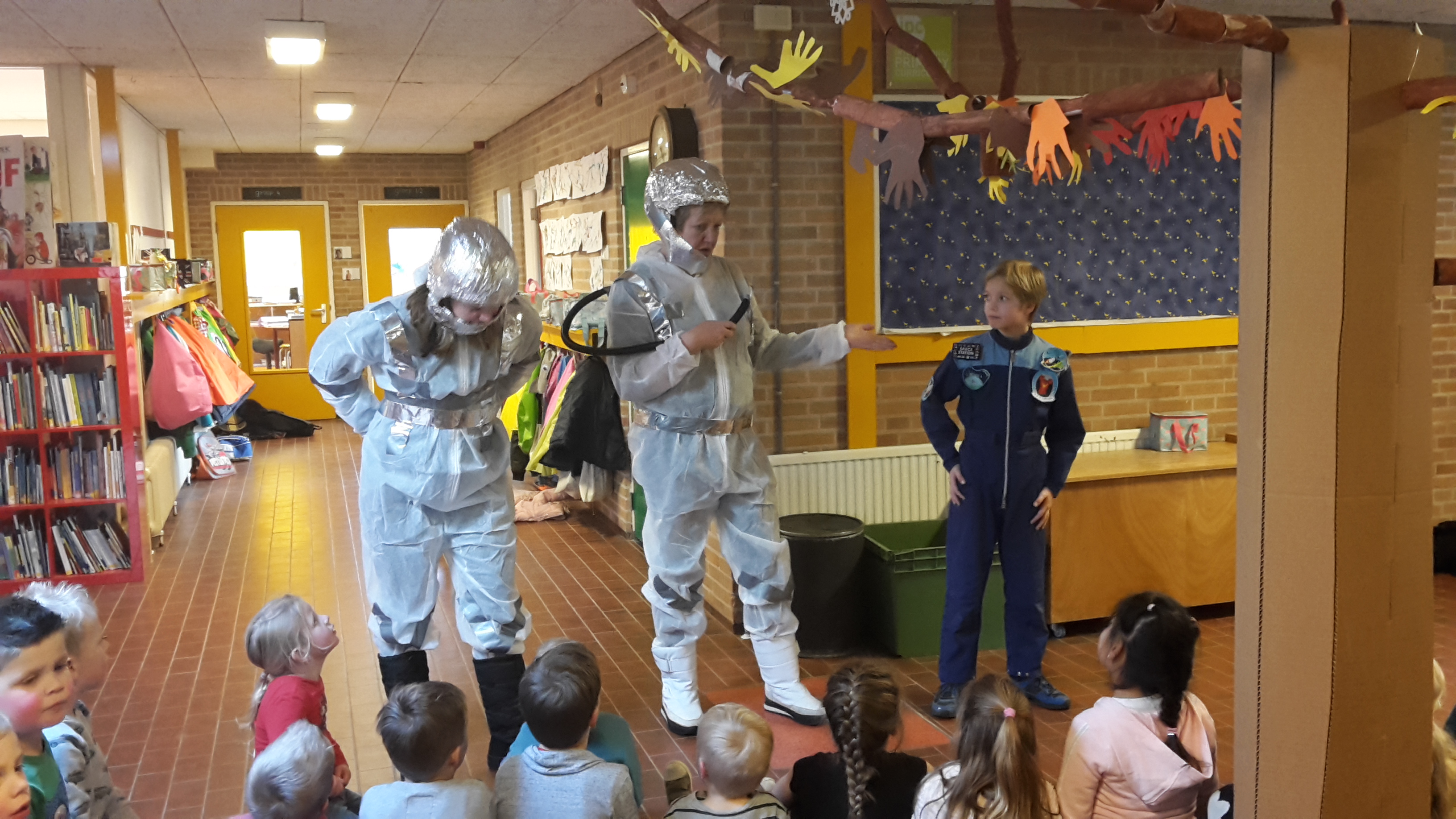 Thema 'de ruimte' groep 1-2-3 van start!!