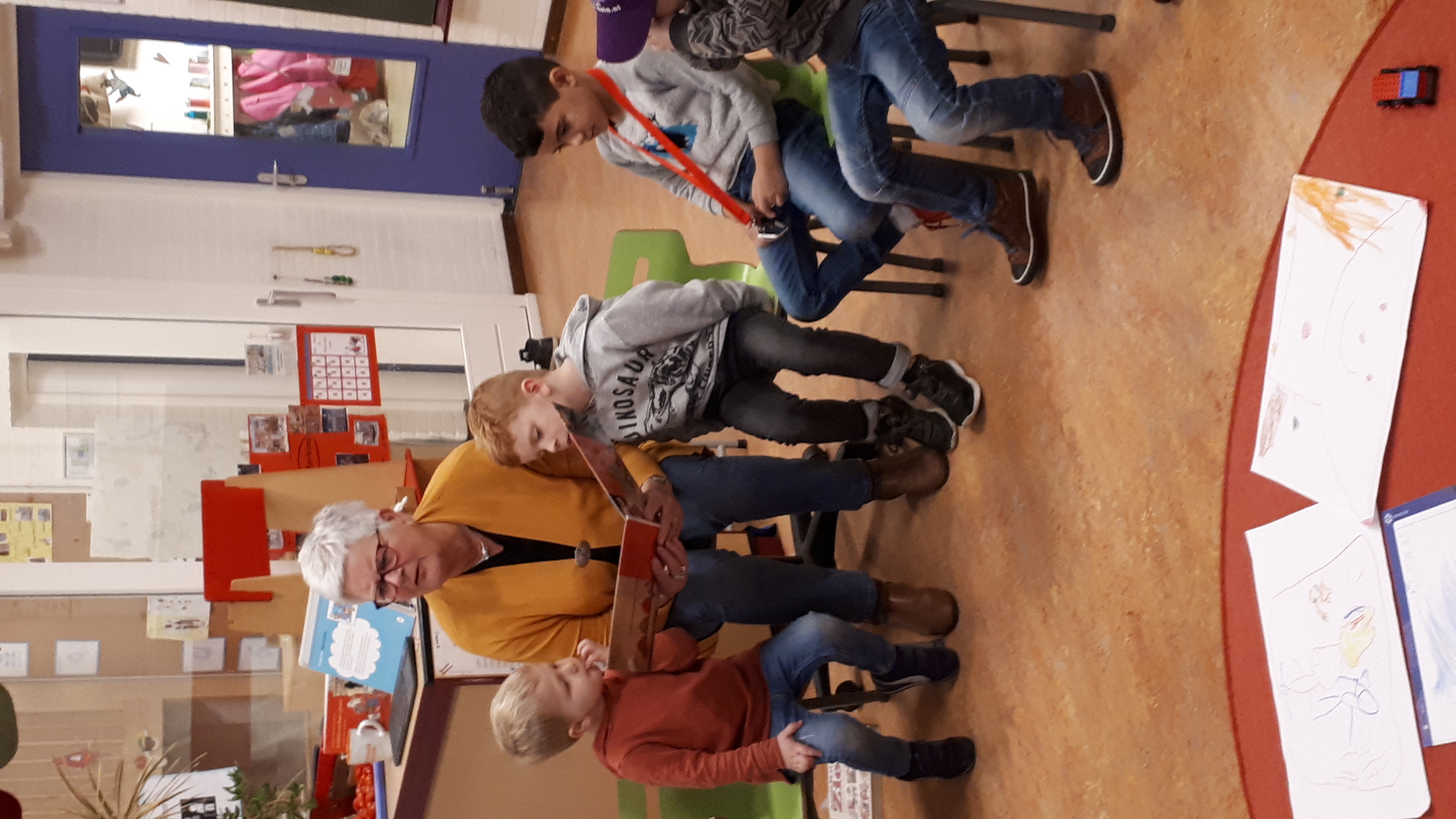 Juf Hanny las ons voor